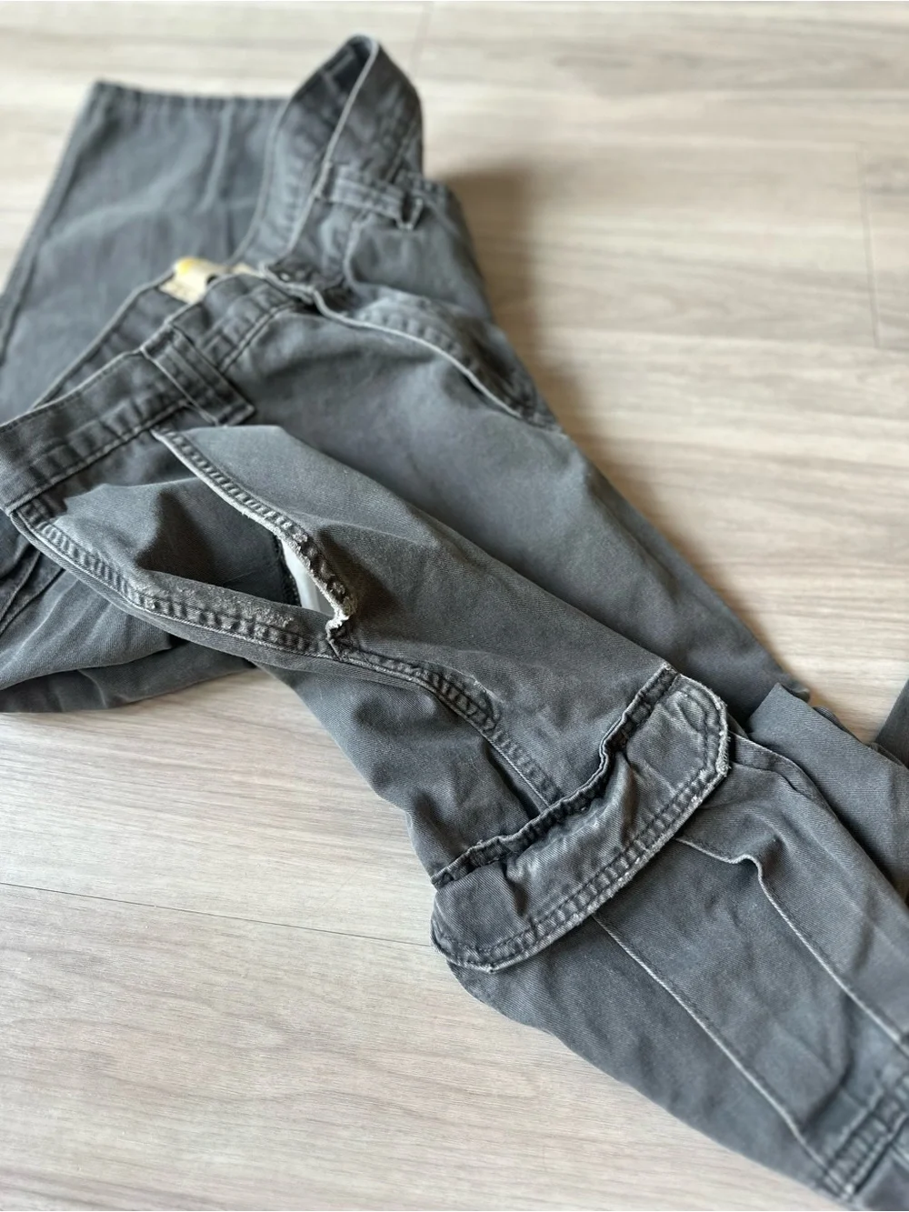 Wrangler Men's Casual Cargo Pants in Charcoal Gray Size 32